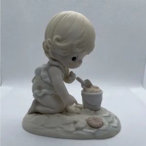 Precious Moments 1993 His Little Treasure Figurine PM931 Girl Finds Sand Dollar